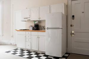 Charming 1 Bedroom Newbury Street