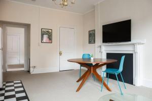 Charming 1 Bedroom Newbury Street