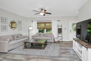 Lounge on Lakewood Sleeps 10