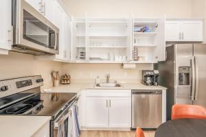 North Park Penthouse King Beds Workspaces Parking