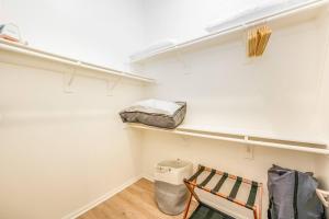 Lux N Park Penthouse King Beds Workspaces Parking