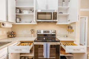 Lux N Park Penthouse King Beds Workspaces Parking