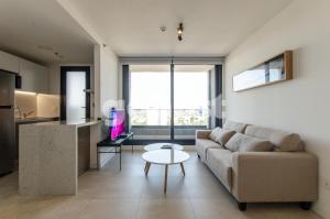 Versatile 2 bedroom apt near La Galeria