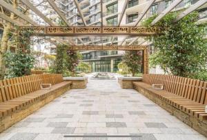 2 Bedroom Modern Apartment Next to Westfield London