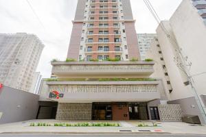 Apartamentos para 3 pessoas com cama Queen - Piscina e Academia no Centro de Curitiba