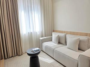 Stylish Base - City Center