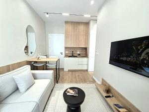 Stylish Base - City Center