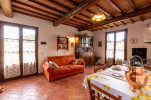 Casa Leonardo, Montaione, Mura