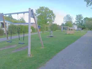 BJ Chalets - Simonsgat 40 - Vakantiepark Lauwersoog- Chalet aan SPEELTUIN