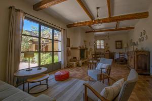 Maisons de vacances Maison de Charme, patio et piscine, wifi : photos des chambres