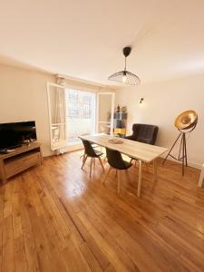 T2 with Stunning Balcony 55m2 Paris 17