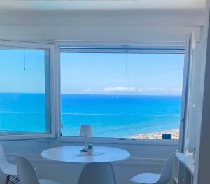 Apartment Perla Blanca mit Pool und Meerblick