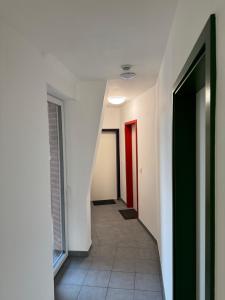 Modernes Studio mit Holzflair in Zentrumsnähe