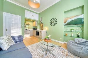 3-Bed Flat Free Parking 10 Mins to City Centre