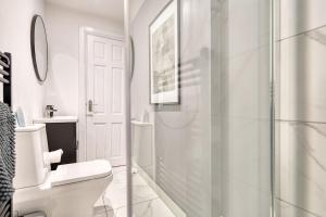 3-Bed Flat Free Parking 10 Mins to City Centre