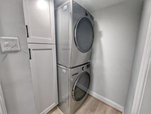 Elegant Home 8 mins to Washington DC & and Old Town!