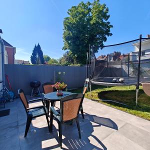 Cosy 2 bedroom apartment with private garden