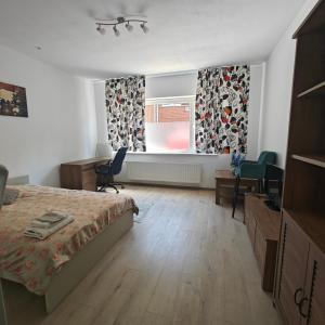 Cosy 2 bedroom apartment with private garden