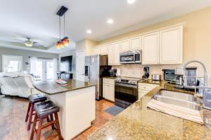 5 Mi to Beach Family Retreat in Sarasota!