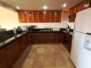 Magnificent Penthouse Jacuzzi, Beach Access & Wifi