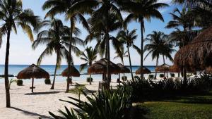 Magnificent Penthouse Jacuzzi, Beach Access & Wifi