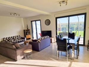 Sherman & Willy Jeep - 2 Maisons de vacances, 4min a pied de la plage - Parking prive - Wifi gratuit - Terrasse - Calme : photos des chambres