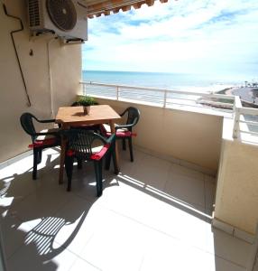 PMT15 - Seafront Apartment