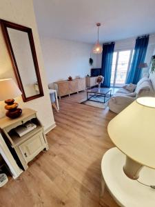 Appartement F3 traversant avec 2 terrasses et parking