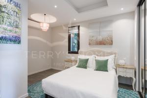 ADRIANA by Terrys Homes WATERFRONT SEAVIEW BEACH
