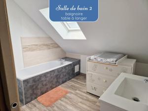 Sherman & Willy Jeep - 2 Maisons de vacances, 4min a pied de la plage - Parking prive - Wifi gratuit - Terrasse - Calme : photos des chambres