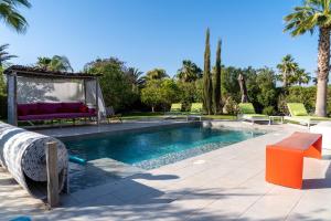 Villa Lasri, , Stylish with Heated Pool, and BBQ