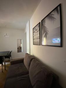 Dos ambientes frente al Hospital