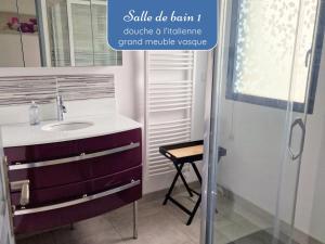 Sherman & Willy Jeep - 2 Maisons de vacances, 4min a pied de la plage - Parking prive - Wifi gratuit - Terrasse - Calme : photos des chambres
