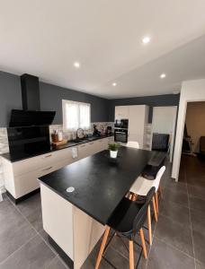 Maisons de vacances Maison 8 couchages CLIM, plage a pied, petite piscine : photos des chambres