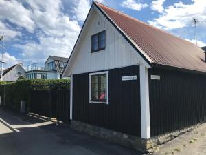 Charming street house in downtown Kivik, Österlen - Ubytování bez kategorie ve městě Kivik