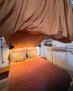 Maisons d'hotes CaBaNa 52 La Suite troglodyte Proche Lourmarin : Chambre Quadruple