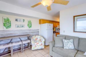 Waterfront Bass Island Retreat with Balcony and TV