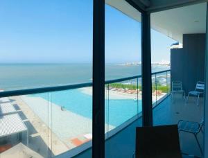 Luxurious and modern oceanfront apartment with views of the historic city 2B and 2BR