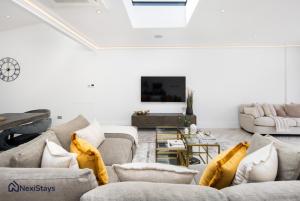 1 Min Walk to Harrods, Knightsbridge Penthouse