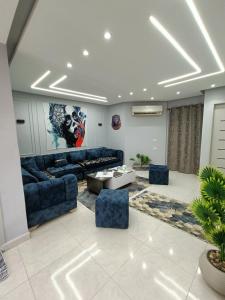 شقه فندقيه في كمباوند وان قطاميه المعادي دائري المعادي