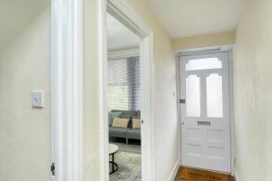 New London Home with Large Garden