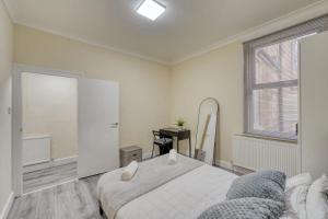 New London Home with Large Garden