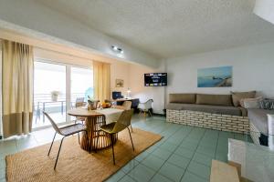 Agali 1 Mesonet In Front Of The Sea