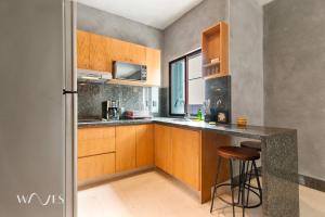 Best Spot on 5th Ave - 2BR with King Beds & Style