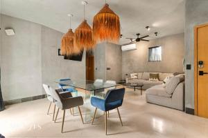 Best Spot on 5th Ave - 2BR with King Beds & Style