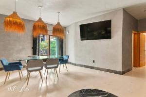 Best Spot on 5th Ave - 2BR with King Beds & Style