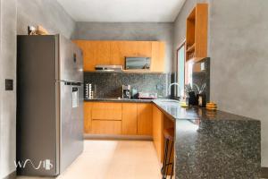 Best Spot on 5th Ave - 2BR with King Beds & Style