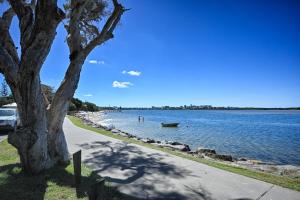 Golden Beach Ocean Views, Passage at your Doorstep