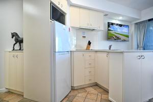 Golden Beach Ocean Views, Passage at your Doorstep