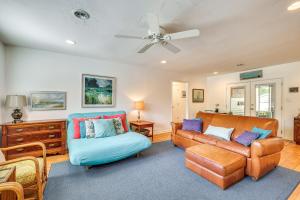 Oak Island Cottage Minutes to Long Beach!